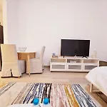 Cozy Studio In Yas Island With Canal View
