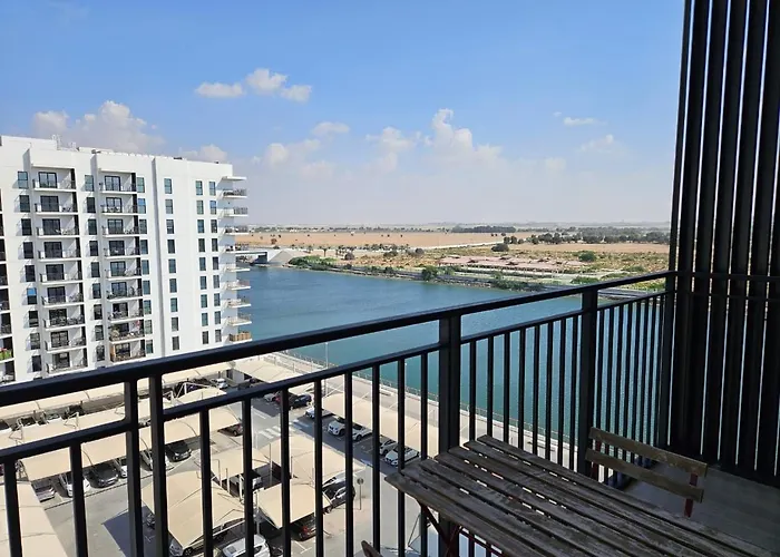Cozy Studio In Yas Island With Canal View