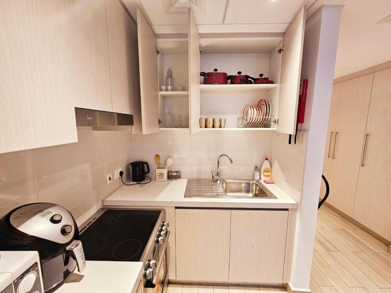 Appartement Cozy In Yas Island With Canal View *