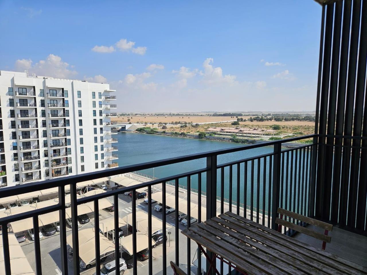Cozy In Yas Island With Canal View